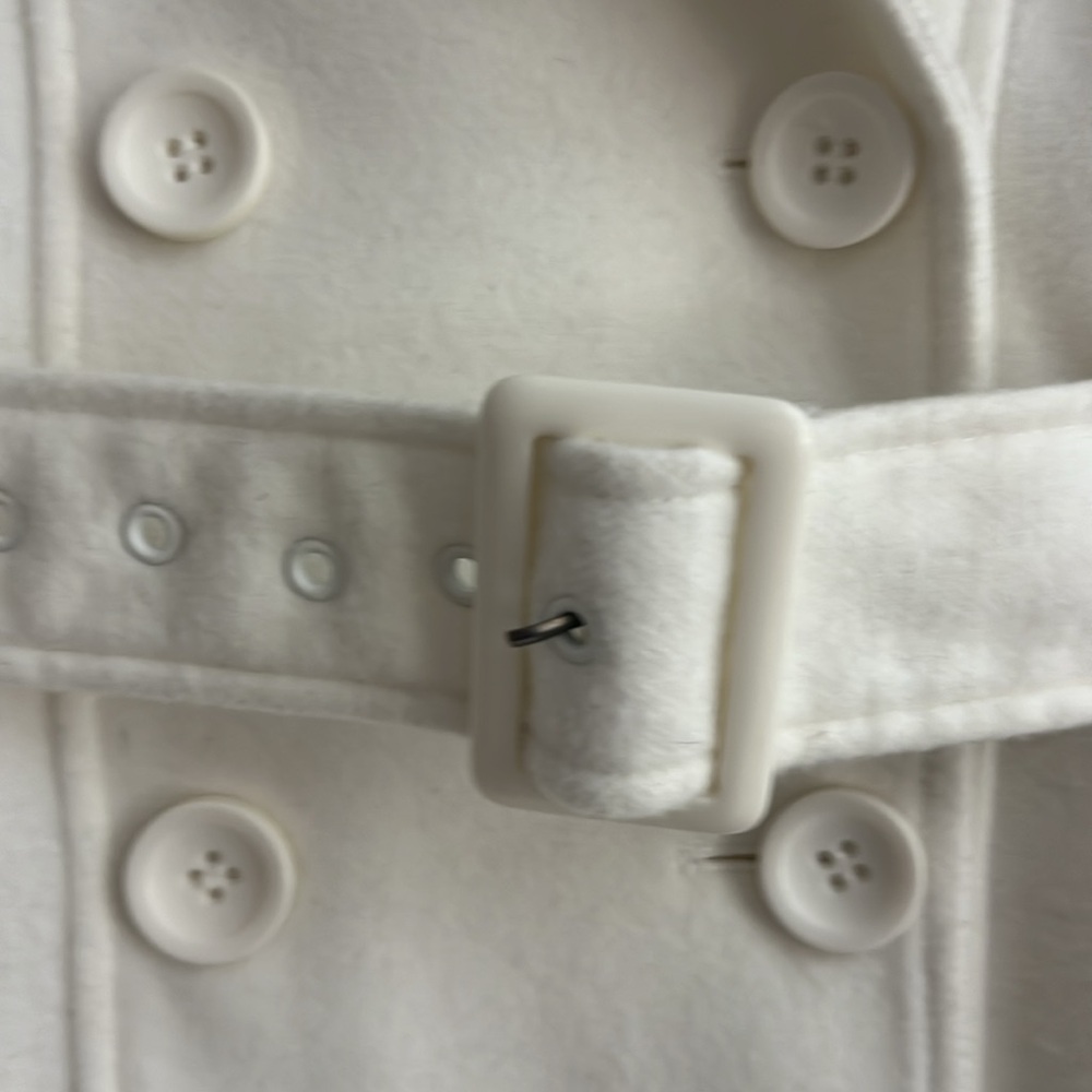 Elegant White Double-Breasted Coat - Picture 4 of 5